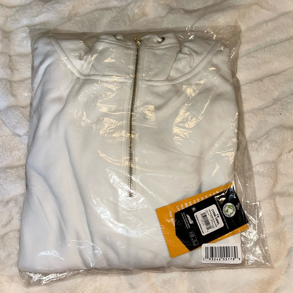 (SOLD ON ANOTHER PLATFORM) NWT Women’s AVIA Quarter Zip Pullover